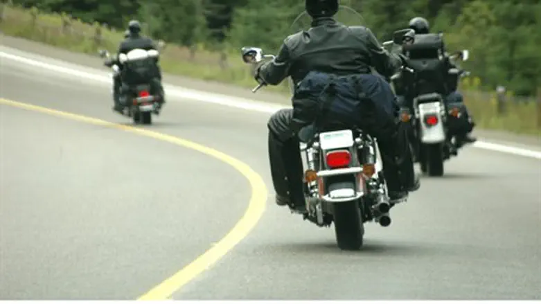 Motorcyclists (illustration)