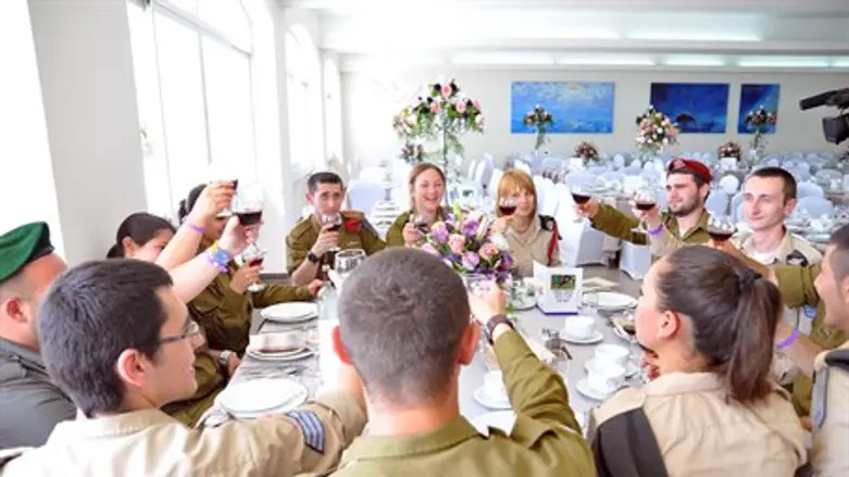 Седер Песах в ЦАХАЛе. Иллюстрация