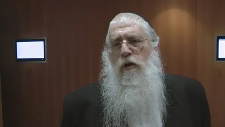 מתנדב. ח"כ מאיר פרוש