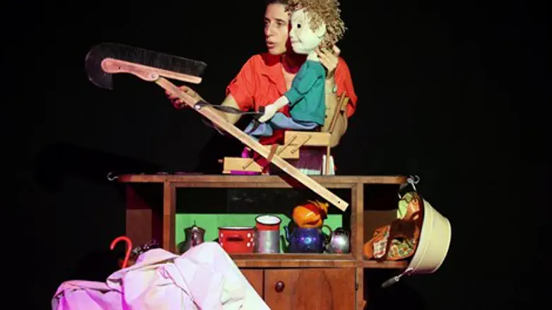 הצגה"מעט מאד"