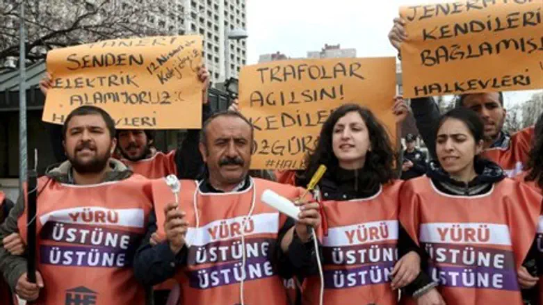 Protest against blackouts