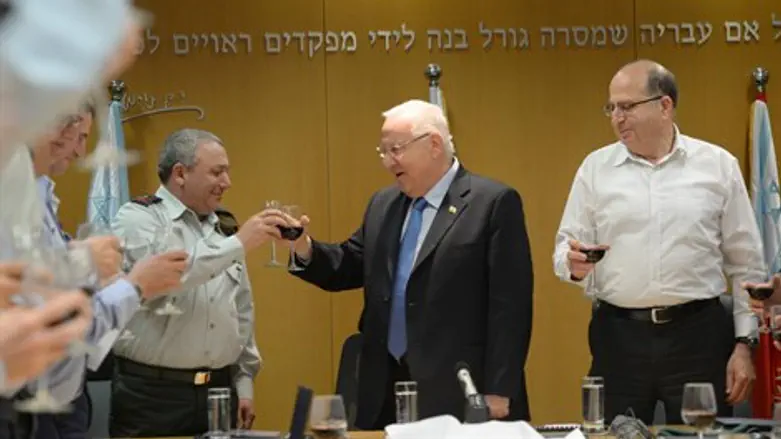 מרימים כוסית