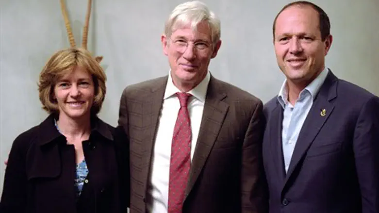 גיר בפגישה עם ברקת ורעייתו