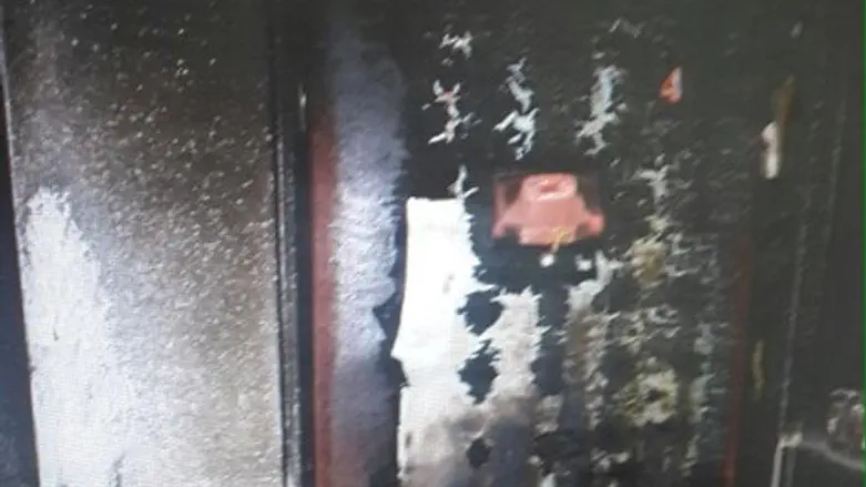 דלת בית הרב