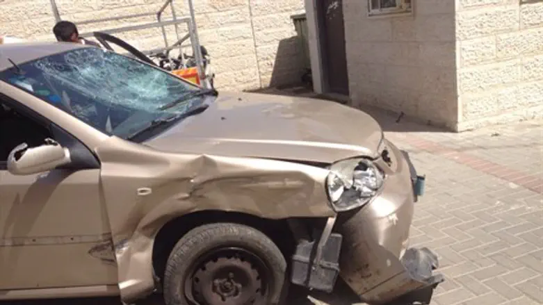 המכונית לאחר ניסיון הלינץ'