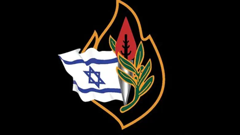 דוד שרגאי עם הדגל החדש