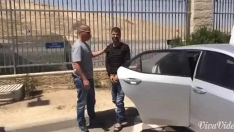 ראש הכנופיה מובל לחקירה