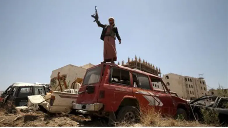 Houthi gunman