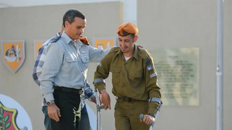 נלחם להתגייס, ומצטיין