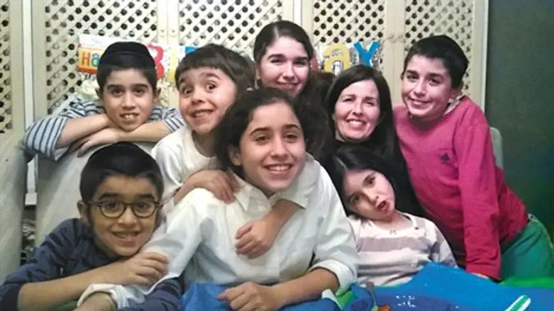 גייל עם שבעה מילדיה. 