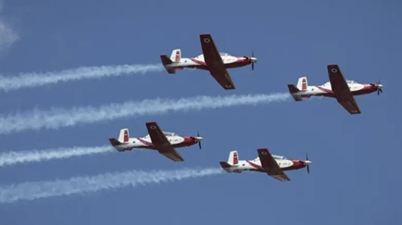 Independence Day IAF propeller plane fly-by