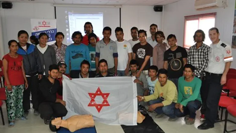 פאראמדיק מד"א וחניכי הקורס