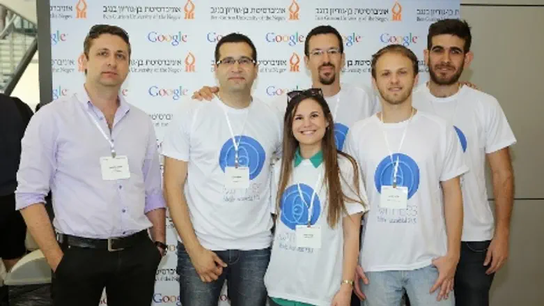 היוצרים והמלווים של iWitness