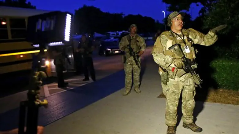 כוחות ביטחון בסמוך לזירת האירוע בטקסס