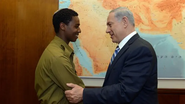 נתניהו נפגש עם החייל האתיופי