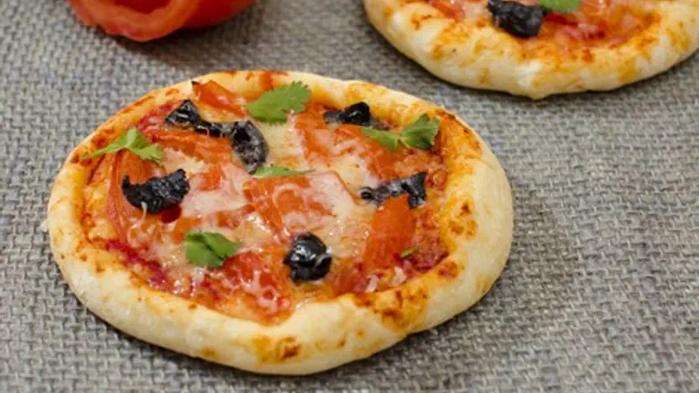 פיצה על פיתה