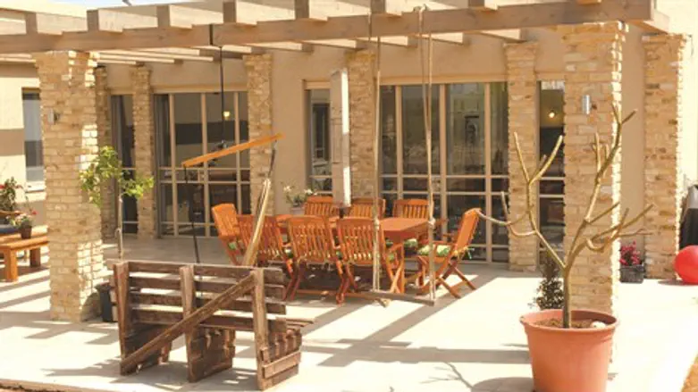 מבט אל החצר