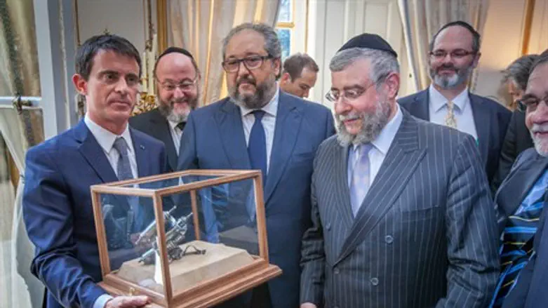 French PM Manuel Valls given Lord Jakobovits Prize