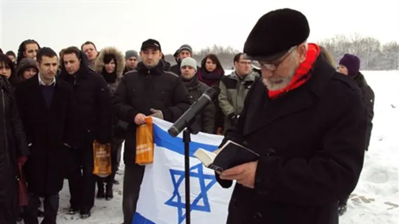 לא שוכחים. אזכרה בבוכנוואלד. ארכיון