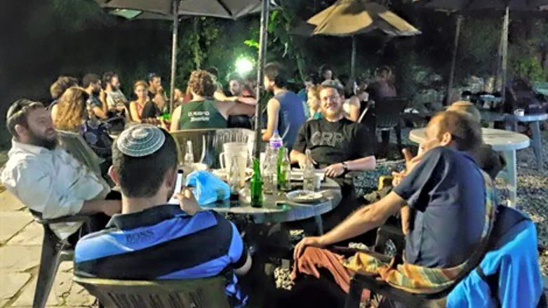 ישראלים בבית חב"ד בקטמנדו