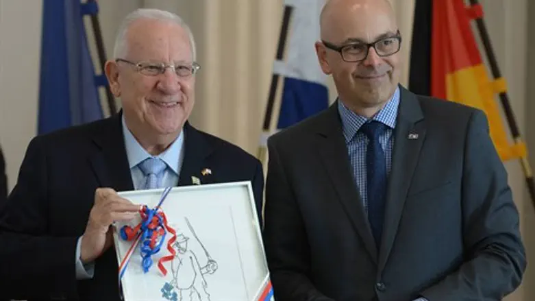 ראובן ריבלין וטורסטן אלביג - ראש ממשלת שלזוויג הולשטיין