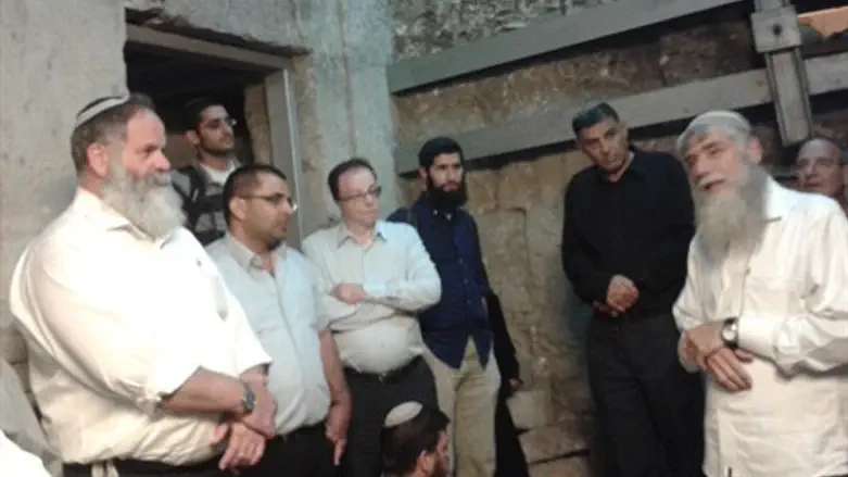 מסיירים במנהרות הכותל