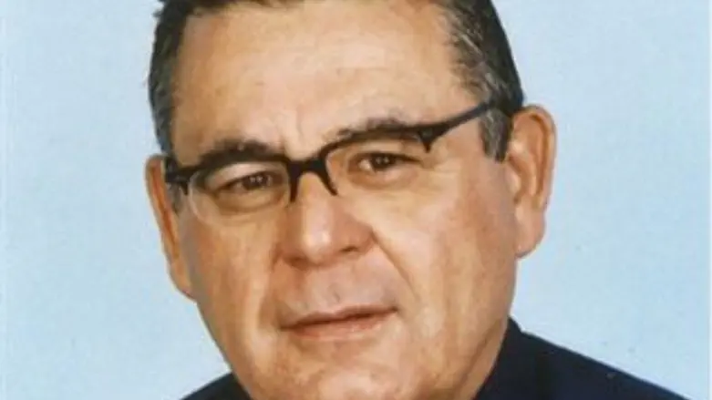 מסיים את תפקידו. הכהן