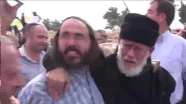 הרב לוינגר בבית השלום