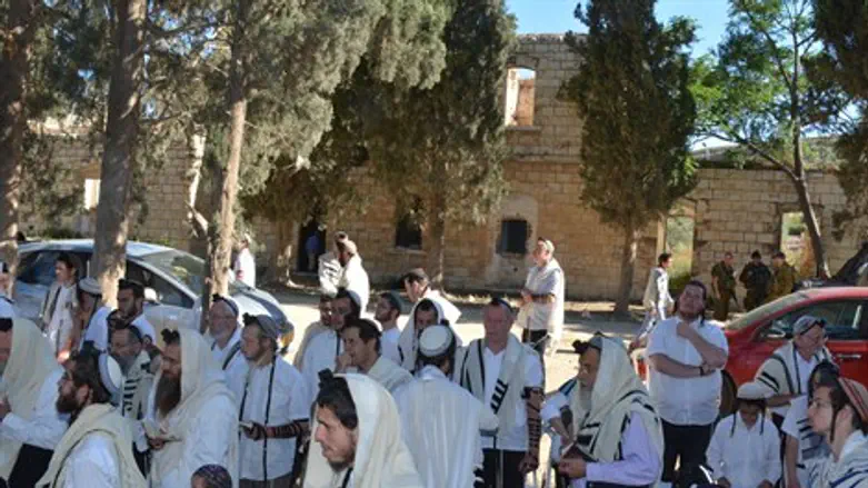 ממראות התפילה בתחנת הרכבת