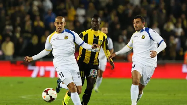 שחקני מכבי (בלבן). בדרך לעשות היסטוריה