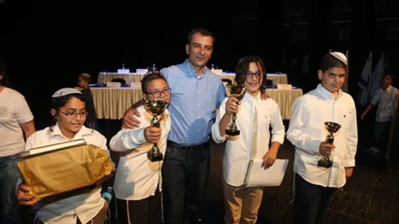 הזוכים עם ראש העיר