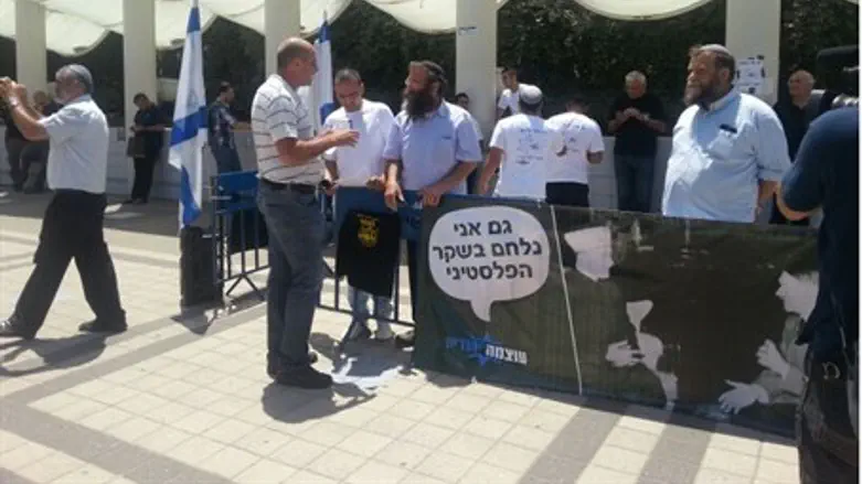 Митинг правых активистов у университета
