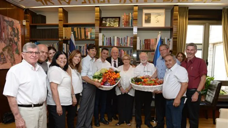 הגשת הביכורים