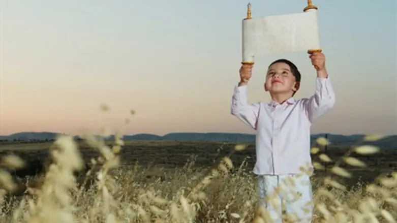 חג שבועות, מקבלים את התורה