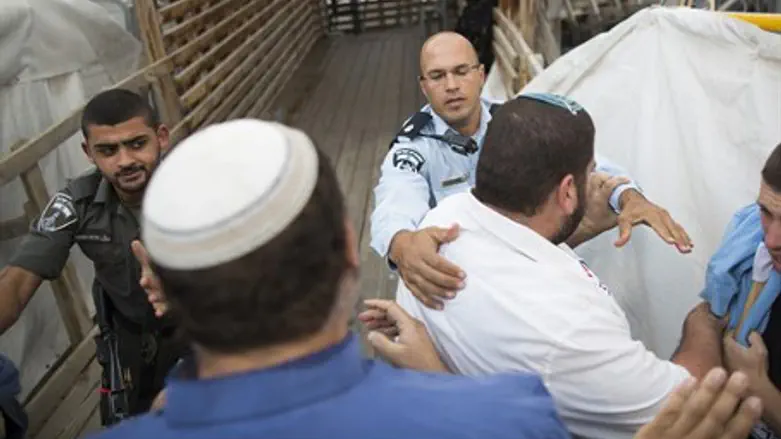 Police prevent Jews from entering Temple Mount (file)