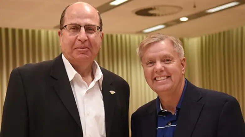 משה יעלון והסנאטור לינדזי גרהאם