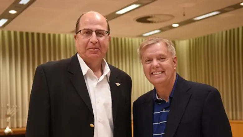 Defense Minister Moshe Ya'alon and Senator Lindsey Graham