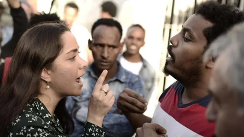 מאי גולן בויכוח עם אחד המסתננים