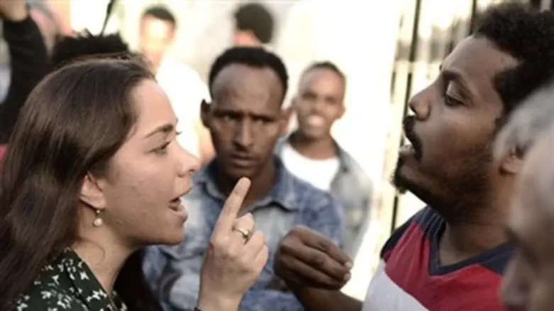 Мая Голан разговаривает с нелегалами