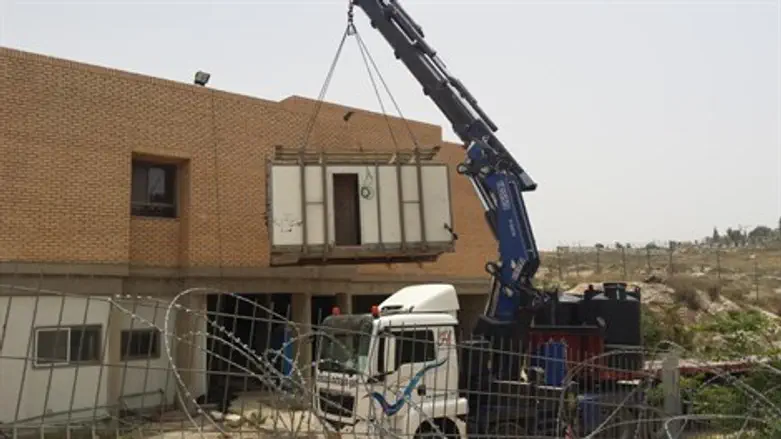 פינוי הציוד הצבאי מ"עוד יוסף חי"