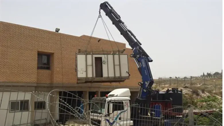 ЦАХАЛ вывозит оборудование из ешивы в Ицхаре