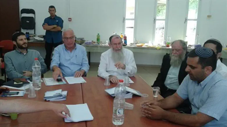 קשר ישיר בין רבנים לפוליטיקה