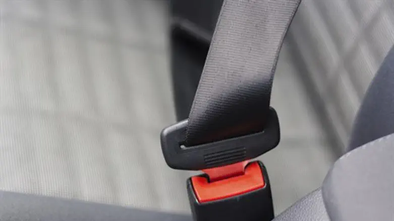 הפעוטה לא נחגרה. חגורת בטיחות
