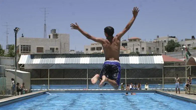 Pool (illustration)