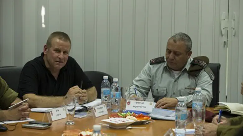 הרמטכ''ל והמבקר, הערב