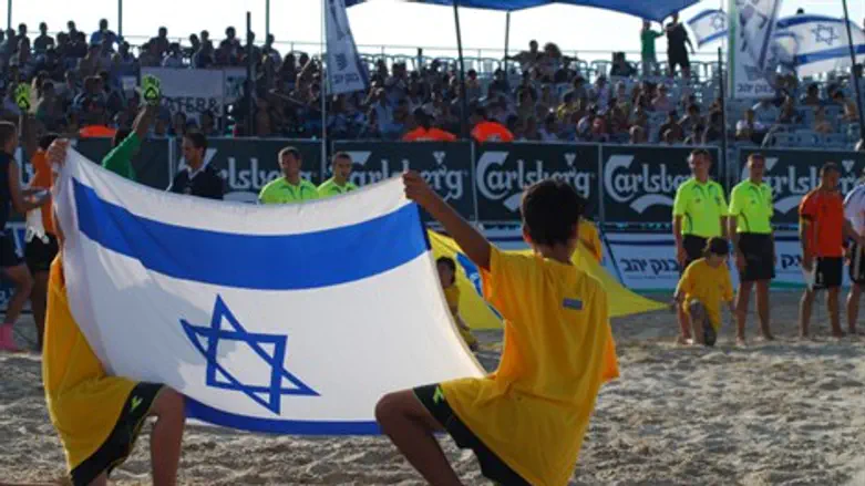 כדורגל חופים.