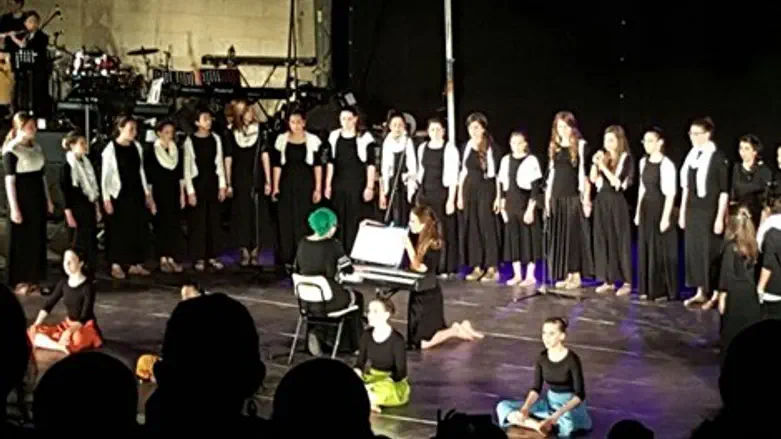 תלמידות "שירת הים" במופע