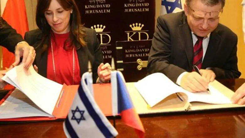 Ципи Хотовели и Любомир Заоралек