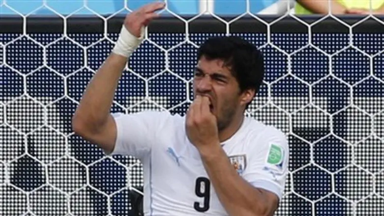 סוארס. מכה על חטא הנשיכה?