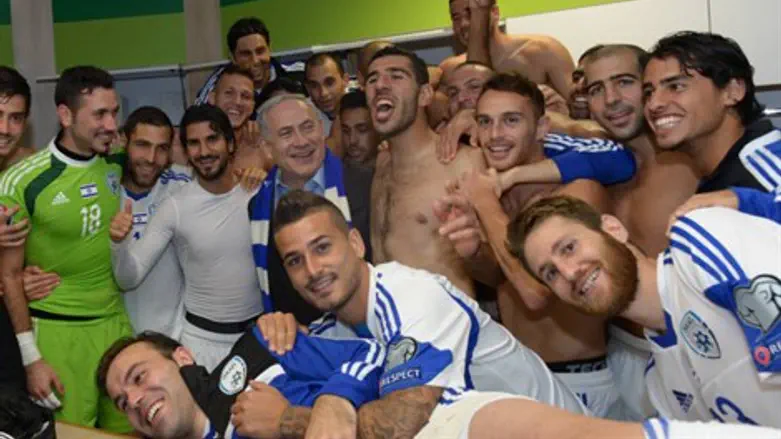 שחקני הנבחרת לאחר הניצחון על בוסניה בפעם הקודמת